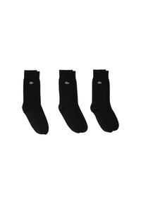 Calcetines negros con una textura suave y puños acanalados que presentan un pequeño logo verde de Lacoste en el lateral. Tres pares exhibidos en fila.