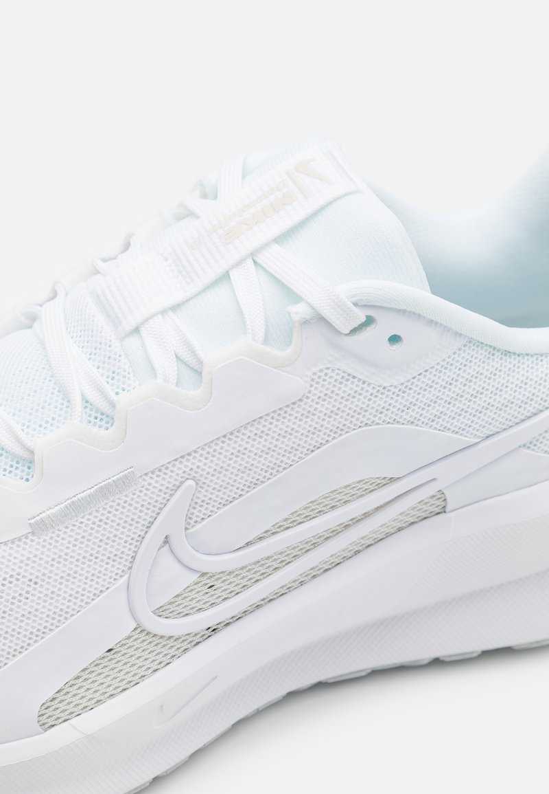 Nike Performance DOWNSHIFTER 13 Laufschuh Straße white, white