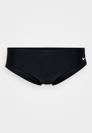 Fekete úszóshort, sima, rugalmas anyagból készült. Alacsony derékvonalú kialakítással rendelkezik, a jobb oldalon fehér Nike logóval.