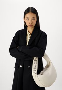 HUGO MOLENA - Κλασικό παλτό - black