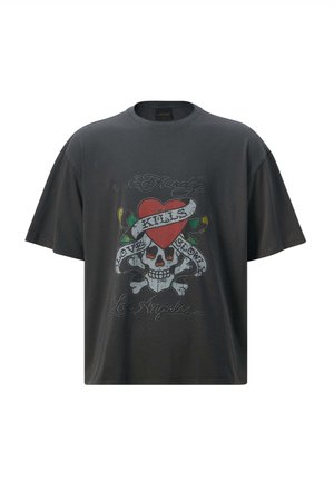 Zwarte katoenen T-shirt, oversized ontwerp, voorzien van een afbeelding van een schedel met een hart en bannertekst. Korte mouwen en een ronde hals.