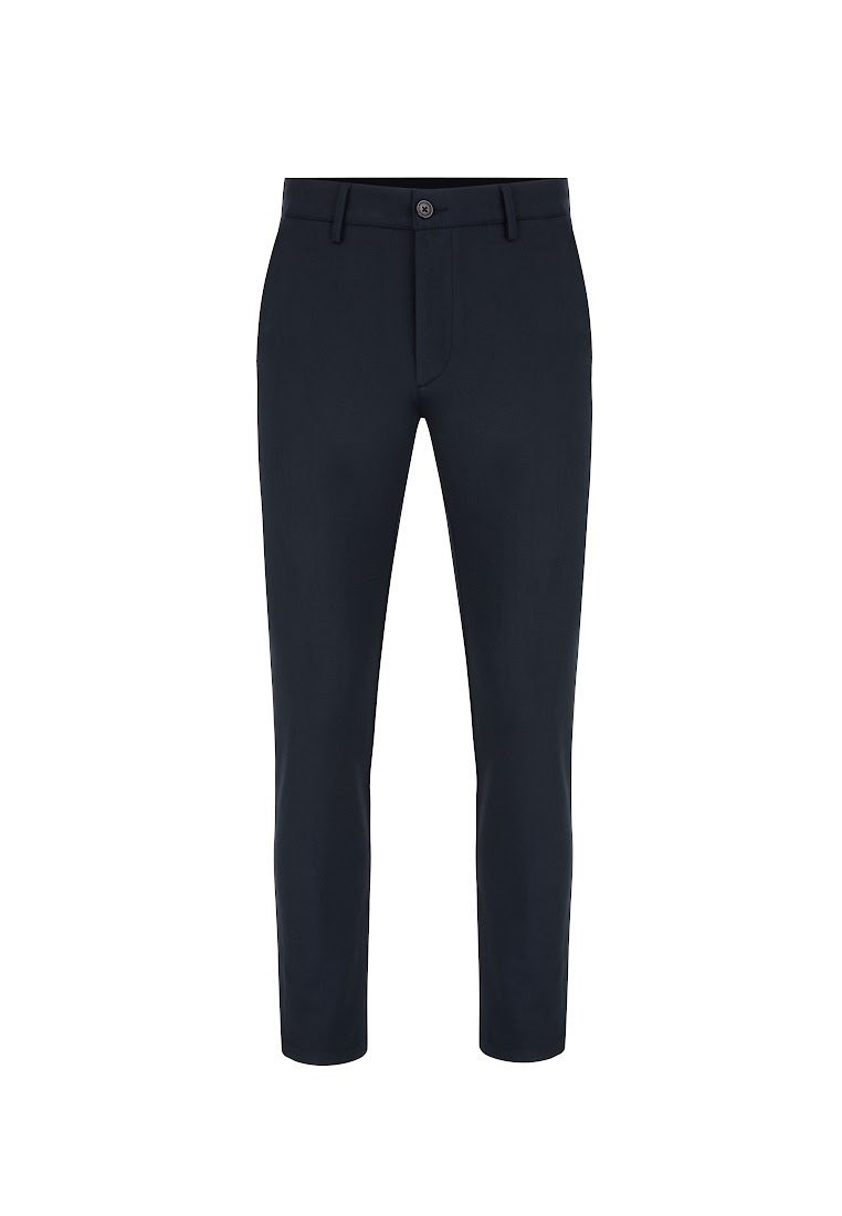 Granatowe chinosy o slim fit, wykonane z tkaniny bawełnianej. Posiadają frontowe kieszenie oraz pojedyncze zapięcie na guzik w pasie.