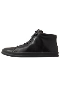 Black high-top sneakers made of smooth leather with a rounded toe, featuring a flat rubber sole and lace-up closure.