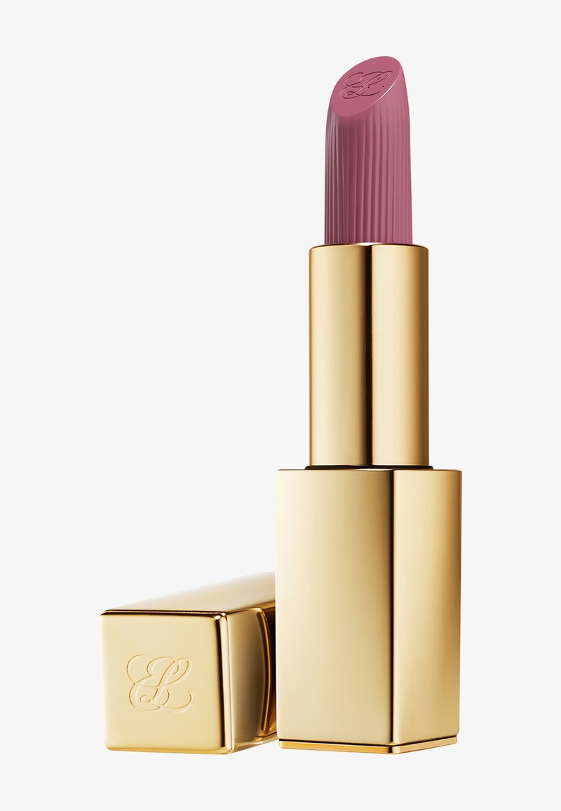Gouden rechthoekige lippenstifthouder met mauve lippenstift uitgeschoven, dop ernaast, met initialen gegraveerd op zowel de lippenstift als de dop.