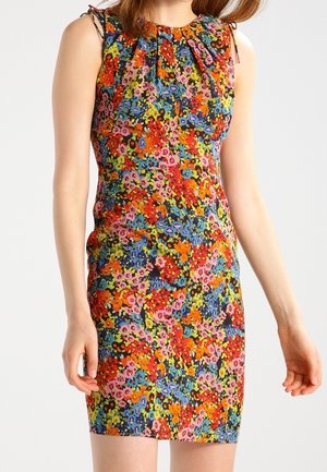 Ærmeløs kjole med tætsiddende silhuet med et levende multifarvet blomsterprint i rød, orange, pink, blå og grøn.