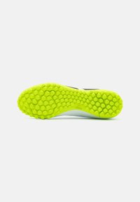 adidas Performance PREDATOR - Scarpe da calcio per terreni sintetici - footwear white/core black/lucid lemon