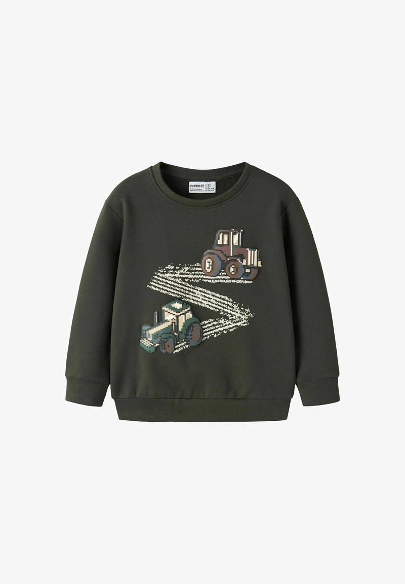 Sweat-shirt enfant vert foncé avec des graphismes de tracteur en style pixel et des traces de pneus sur le devant.