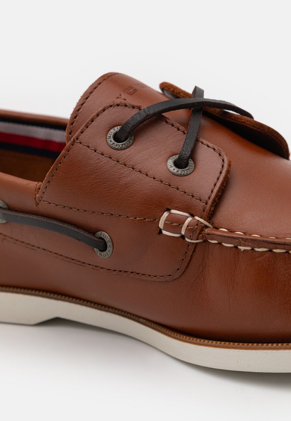 CORE - Boat shoes - winter cognac4