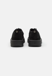 Steve Madden Volnočasové šněrovací boty - black