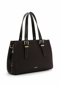 Borsa a mano in pelle nera con forma strutturata, doppi manici superiori, hardware dorato e tasca con zip. Finitura texturizzata con un discreto branding.