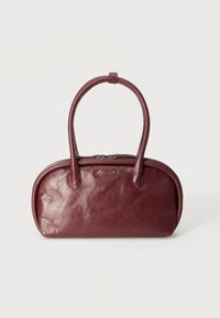 Неизбран, deep bordeaux