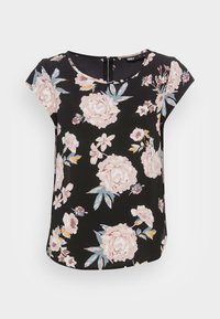 Sort blomsterbluse med korte ærmer, rund halsudskæring og store mønstre af lyserøde og blå roser, med lynlås lukning på ryggen.