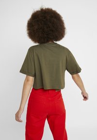 Ellesse Triko s potiskem - khaki
