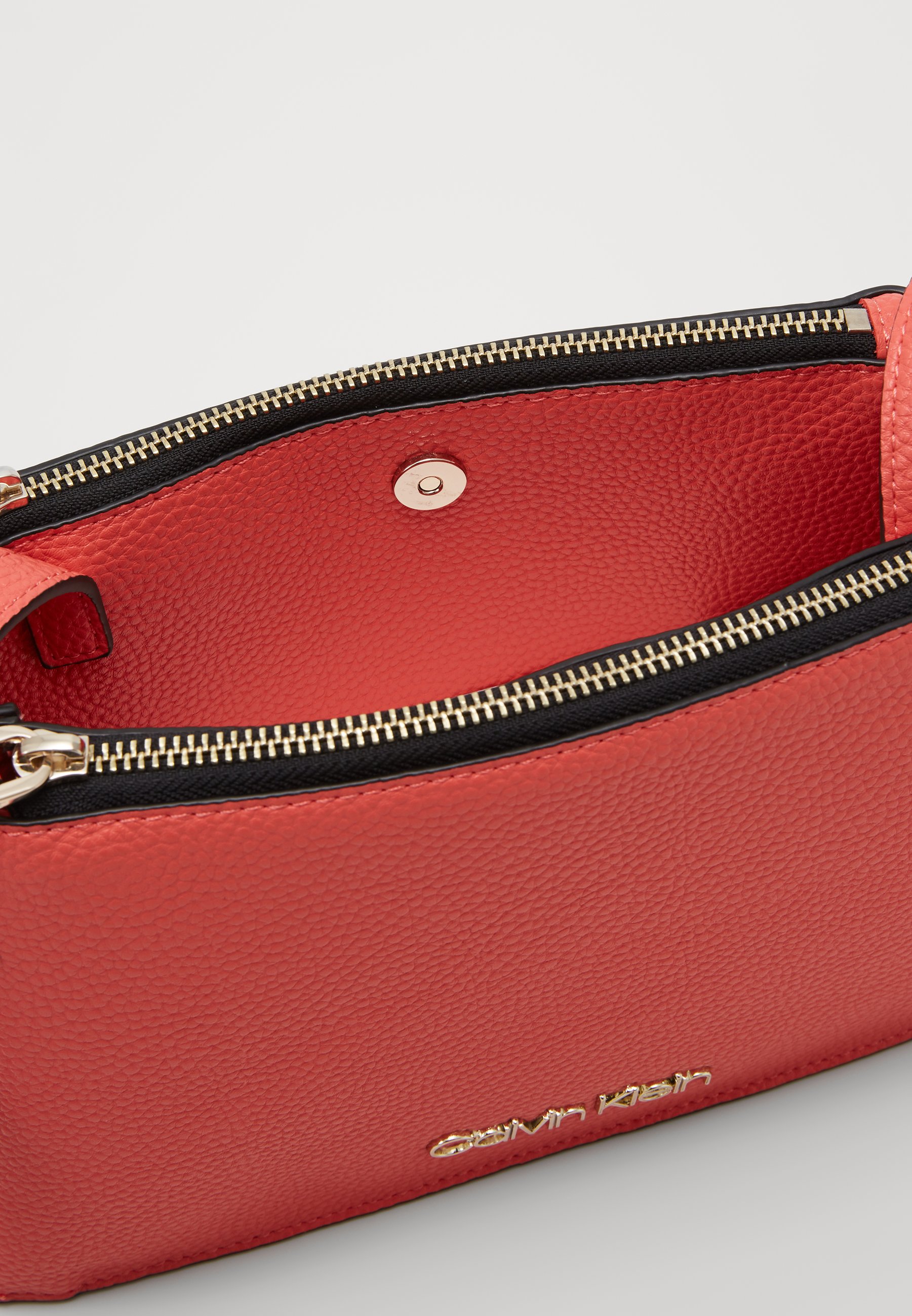 sided trio crossbody