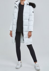 SIKSILK Abrigo de invierno - white