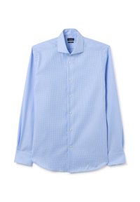 Camicia azzurro chiaro con bottoni, realizzata in tessuto morbido. Presenta un colletto ampio, maniche lunghe e un sottile motivo a scacchi con bottoni bianchi.