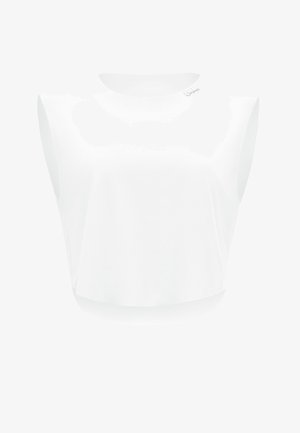 Fehér ujjatlan felső strukturált vállrésszel és kerek nyakkivágással, kis logóval a gallér közelében.