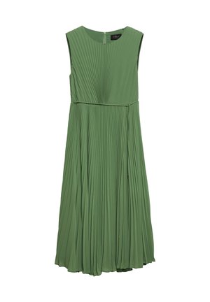 Zielona sukienka midi bez rękawów z delikatnymi pionowymi plisami, okrągłym dekoltem, dopasowaną talią i cienkim, dopasowanym paskiem luźno zwisającym po jednej stronie.