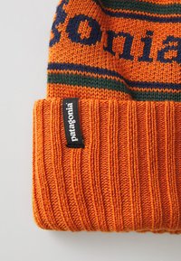 Patagonia POWDER TOWN BEANIE UNISEX - Σκούφος - redtail rist