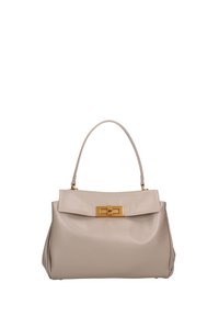 Borsa a mano in pelle beige con forma strutturata, parte superiore piatta e chiusura in tono oro. Presenta un manico singolo per il trasporto.