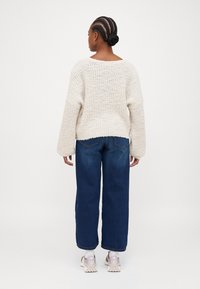 Vero Moda Petite VMJULIETTE V NECK  - Pulover - birch