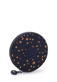 Runder Reißverschluss Geldbeutel aus navyblauem Stoff mit einem sich wiederholenden Muster aus orangefarbenen Sternen. Enthält ein kreisförmiges Logo-Patch und einen Reißverschlussanhänger.