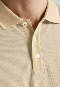 Jack & Jones PREMIUM JPRBLUWIN SS STS - Polotričko - curds amp whey