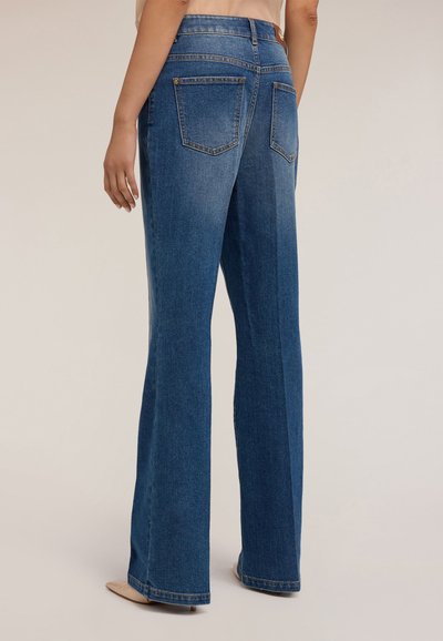 Jeans Donna Arizona Elasticizzati Vita Bassa - Chiaro Stonewashed, Lunghezza 30, Taglie 17-22