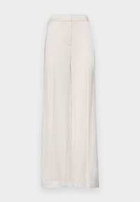 Wijde broekspijpen in lichtgewicht crèmekleurige stof, met een gladde textuur, plooien aan de voorkant en een minimalistische tailleband voor een slanke uitstraling.