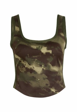 Crop top sans manches avec larges bretelles dans un motif camouflage vert et marron, avec un petit logo brodé au centre devant.