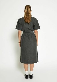 Desires Teksakleit - grey wash