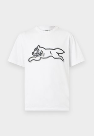 Biały bawełniany T-shirt z czarnym nadrukiem przedstawiającym skaczącego kota z wyolbrzymionymi rysami twarzy, w tym szerokim uśmiechem i stylizowanymi konturami.