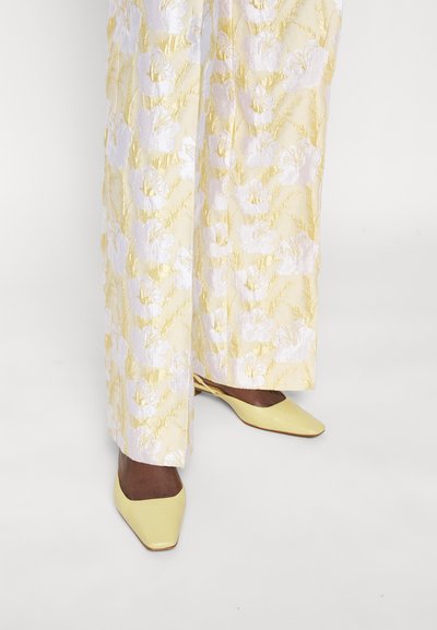 CO|TE LARA - Παντελόνι - yellow