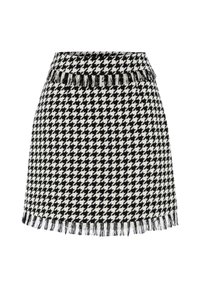 Falda de pata de gallo en blanco y negro con dobladillo con flecos, confeccionada en tejido texturizado, que presenta una cintura ajustada y un largo corto.