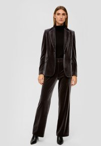 s.Oliver BLACK LABEL REGULAR MIT WIDE LEG - Stoffhose - dunkelgrau