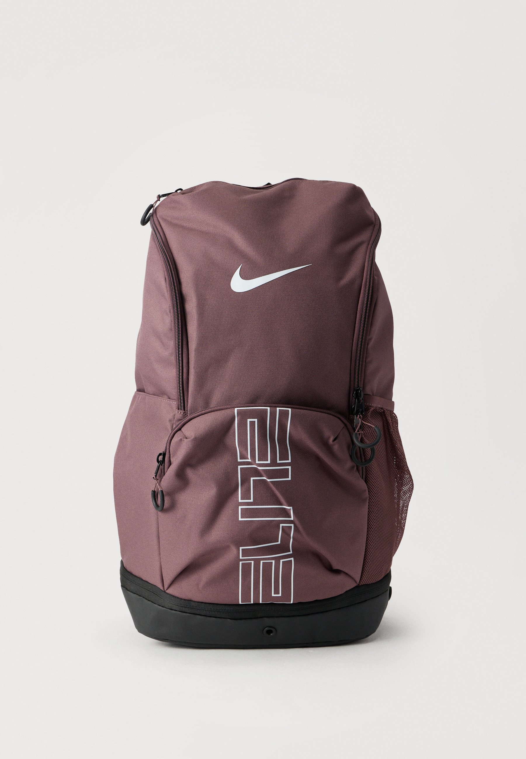 nike basketball backpack uk Cohasset Firefly Stores Exterior front pocket for quick access to small items Nike Varsity Elite Backpack (32L)