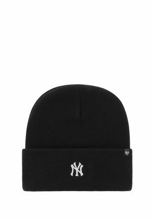 Black knit beanie hat with a white New York Yankees logo embroidered on the front cuff and a small '47 brand tag on the side.