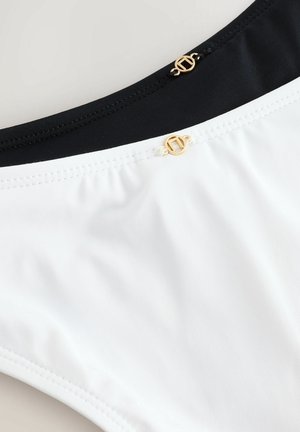 Haut de bikini avec un schéma de couleurs noir et blanc, au design épuré, texture lisse et accents en métal doré sur le col.