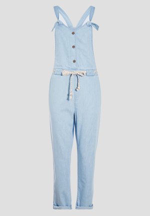 Lichtblauwe denim jumpsuit met verstelbare strikbandjes, knopen aan de voorkant en een gevlochten riem in de taille. Recht model met opgerolde mouwzomen.