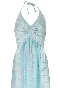 Svijetloplava haljina s halter izrezom, s naboranim gornjim dijelom, složenim paisley uzorcima i prugastim detaljima na suknji. Mekana tkanina s glatkom teksturom.