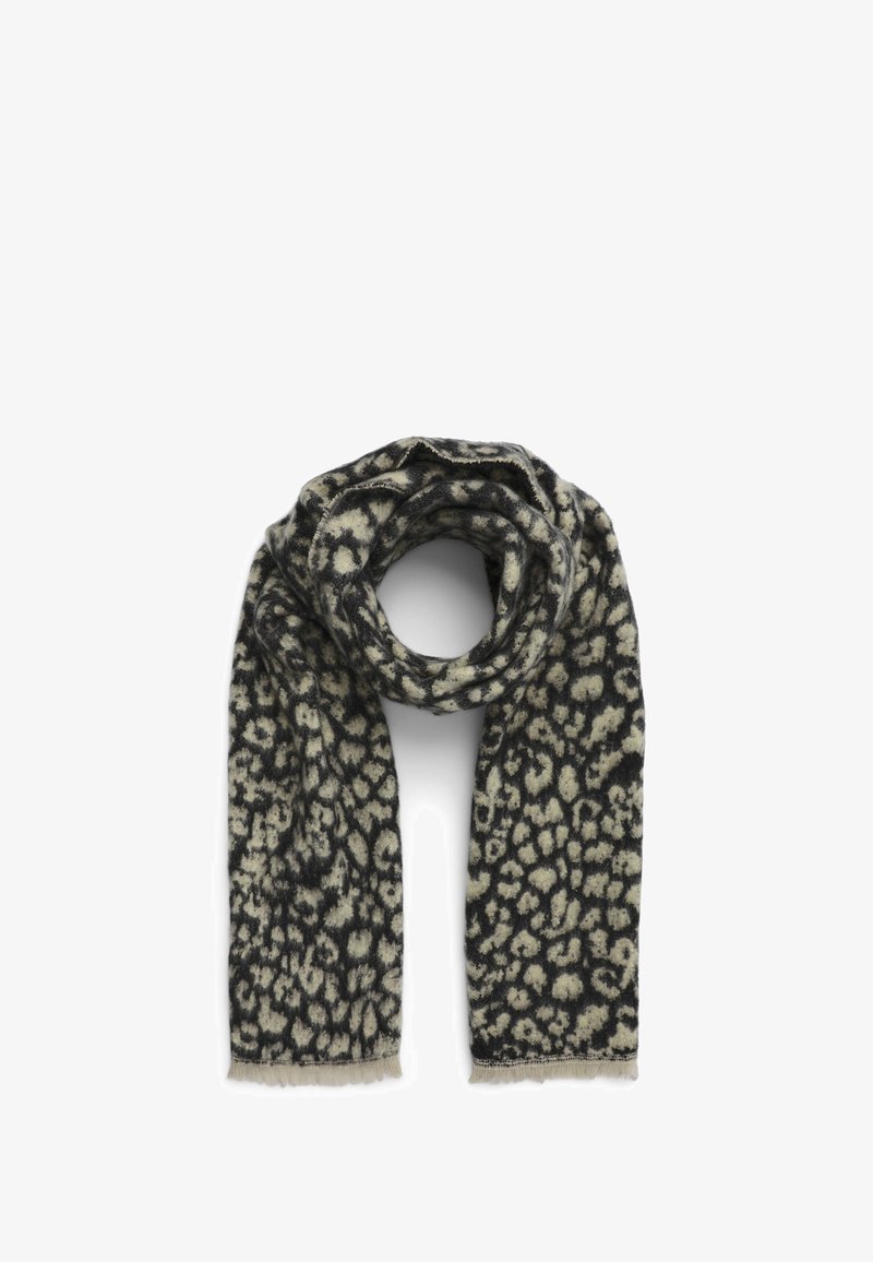 Szalik w wężowy wzór w czerni i kremie, wykonany z miękkiego materiału, z frędzlami na brzegach i lekko teksturowanym wykończeniem.