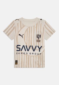 Beige kortärmad t-shirt med vertikala ränder, med rund hals, Puma-logotyp och "ALHILAL" och "SAVVY" i marinblå.