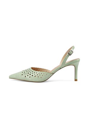 Scarpa con tacco a punta verde menta con motivo intrecciato traforato e cinturino alla caviglia con fibbia su sfondo bianco.