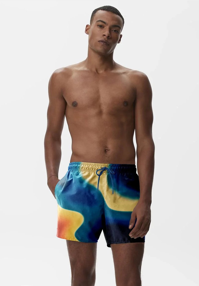Pantaloni da bagno colorati con design a gradiente in blu, giallo, arancione e nero, con vita elastica e tasche laterali.