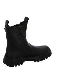 Stivali alla caviglia in pelle nera con zip laterale, superiore testurizzato e suola robusta. Presentano linguette sulla parte superiore e cuciture resistenti.