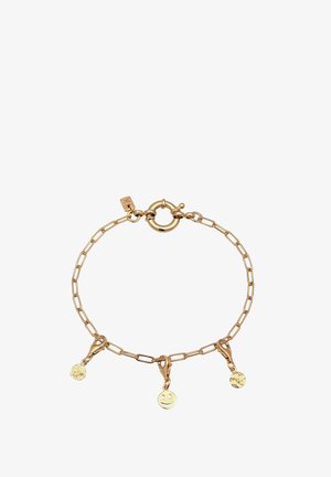 Goldkettchen-Armband mit drei hängenden Anhängern, darunter ein lächelndes Gesicht und zwei runde, strukturierte Scheiben, ausgestattet mit einem runden Verschluss.