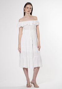 INFLUENCER OFF-SHOULDER - Vestido informal - white