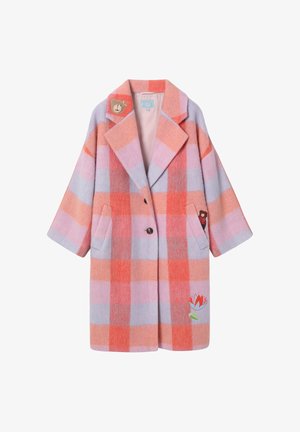 Palton din amestec de lână în carouri roz, portocaliu și albastru. Are un guler cu tăietură în V, două buzunare frontale și detalii brodate. Două nasturi negri.