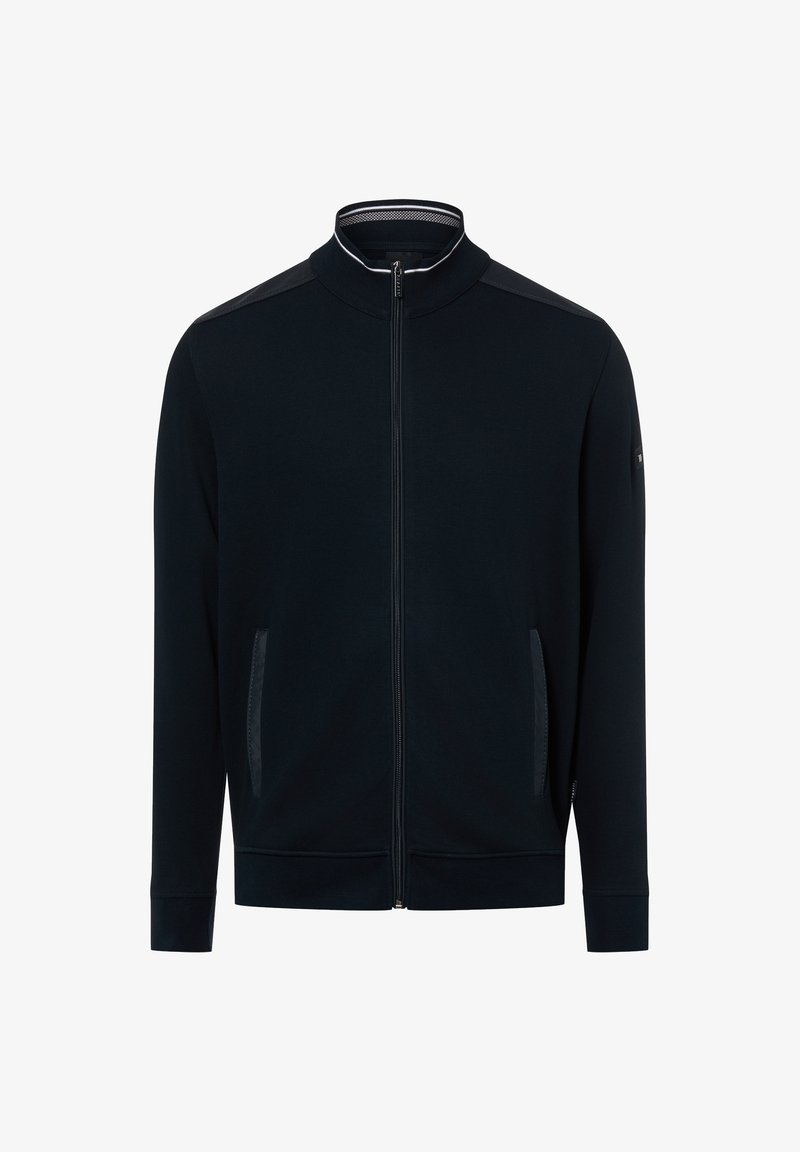 Granatowa kurtka na zamek z wysokim kołnierzem, bocznymi kieszeniami i ściągaczami na mankietach. Charakterystyczne kontrastowe detale na ramionach oraz gładka tekstura tkaniny.