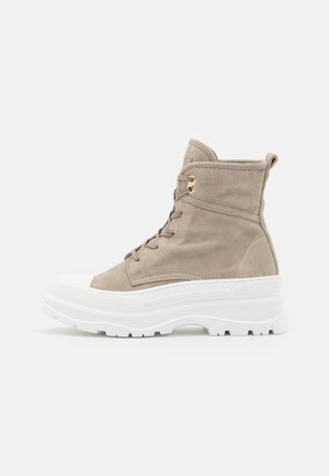 MJUS BEAU - Botki na platformie